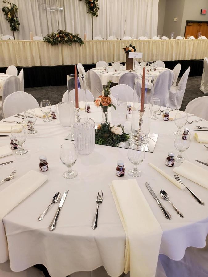 Crossroads Hotel And Huron Event Center Ngoại thất bức ảnh