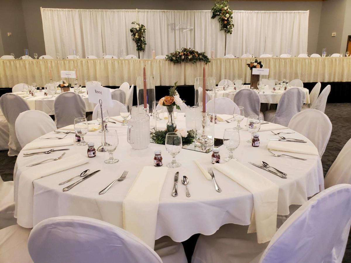 Crossroads Hotel And Huron Event Center Ngoại thất bức ảnh